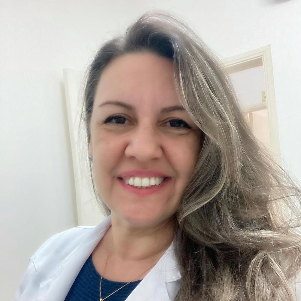 Dra. Renata Calsaverini Leal